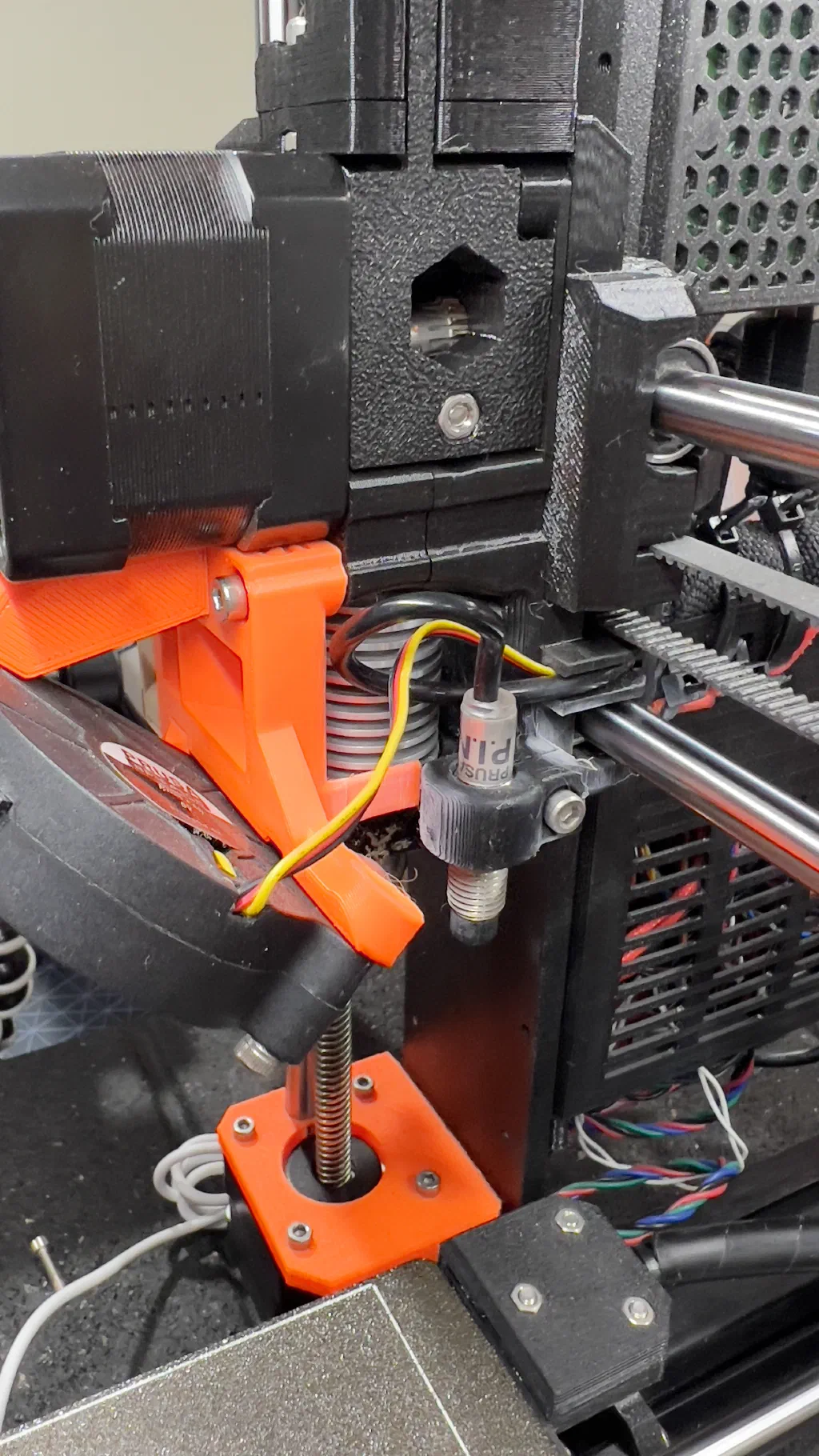 The printhead without the old shroud. There is this white residue on a lot of parts in this area